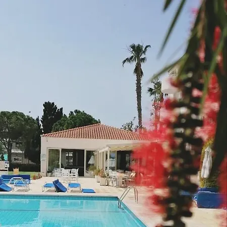 Apartahotel Mandalena 3*
